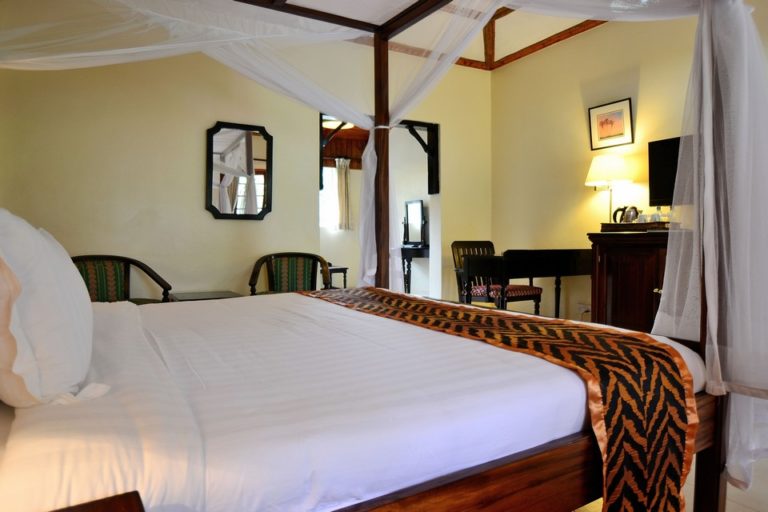 Lake-Naivasha-Country-Club-Deluxe-Room - Safaris in Kenya , Africa